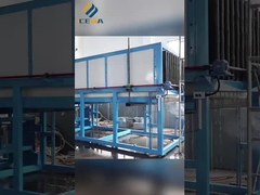 Machine à glace en bloc dans la glace