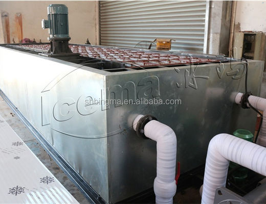 Bloc de glace automatique faisant la machine