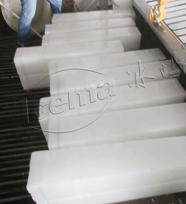 Bloc de glace automatique faisant la machine