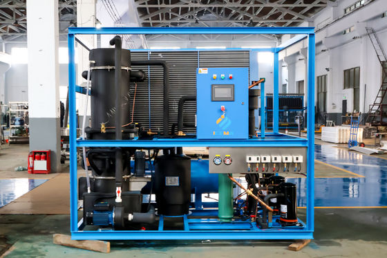 Machine à glace à chaud industrielle avec une capacité de 2 tonnes de glace en tubes et une taille de 2460*1575*1850 mm